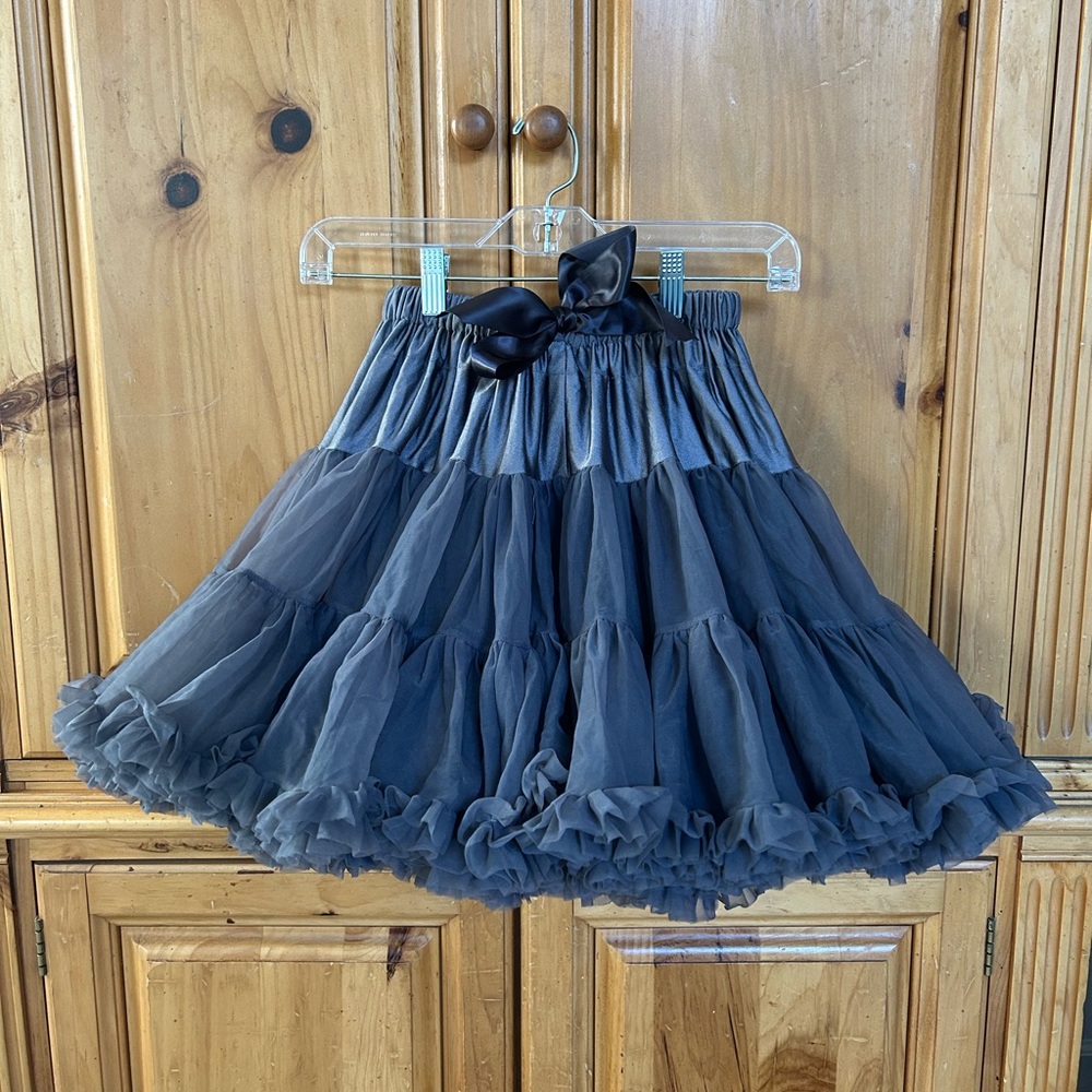 Angel’s face tutu anthracite size x-large 10-12 years dark gray fluffy twirl 2